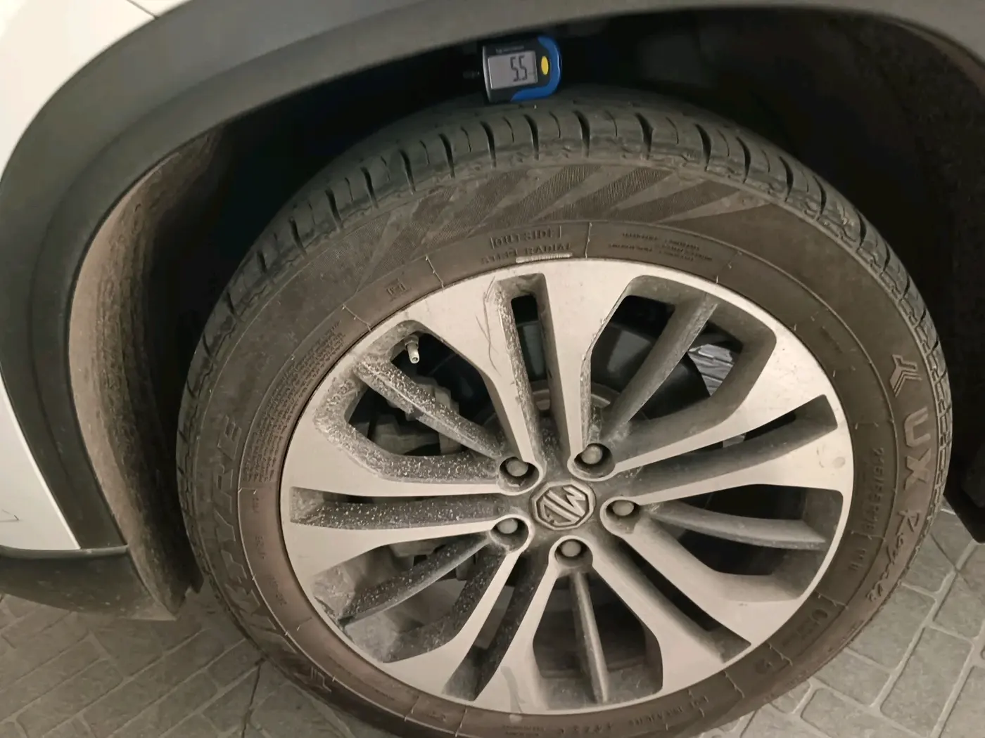 2021 MG HECTOR SHARP 1.5 PETROL CVT, Petrol, Automatic, 1,17,374 km, tyre