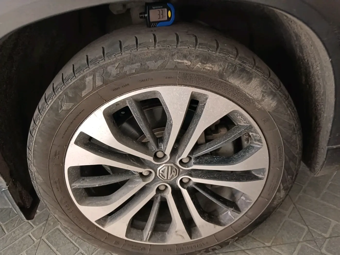 2021 MG HECTOR SHARP 1.5 PETROL CVT, Petrol, Automatic, 1,17,374 km, tyre