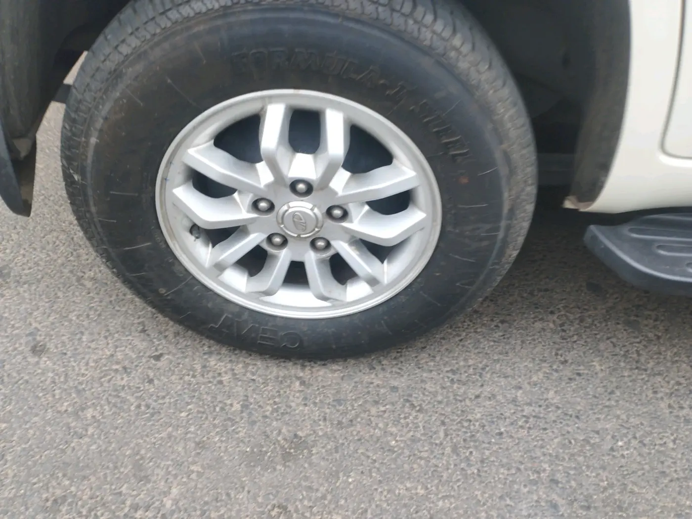 2017 Mahindra TUV300 T8, Diesel, Manual, 55,395 km, tyre