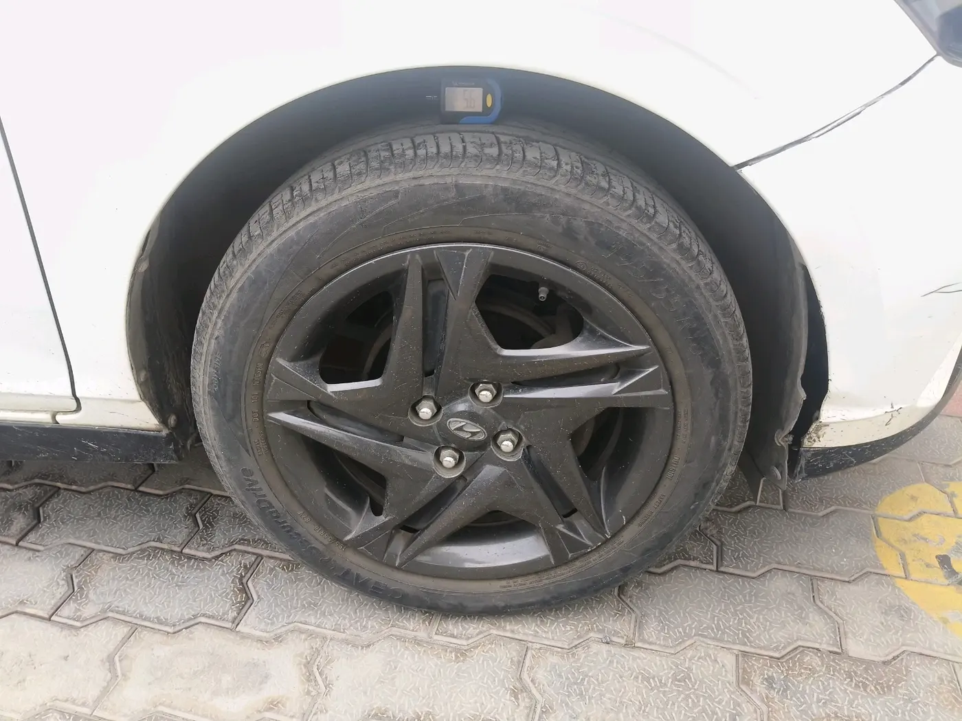 2020 Hyundai NEW I20 SPORTZ 1.2 AT, Petrol, Automatic, 40,960 km, tyre