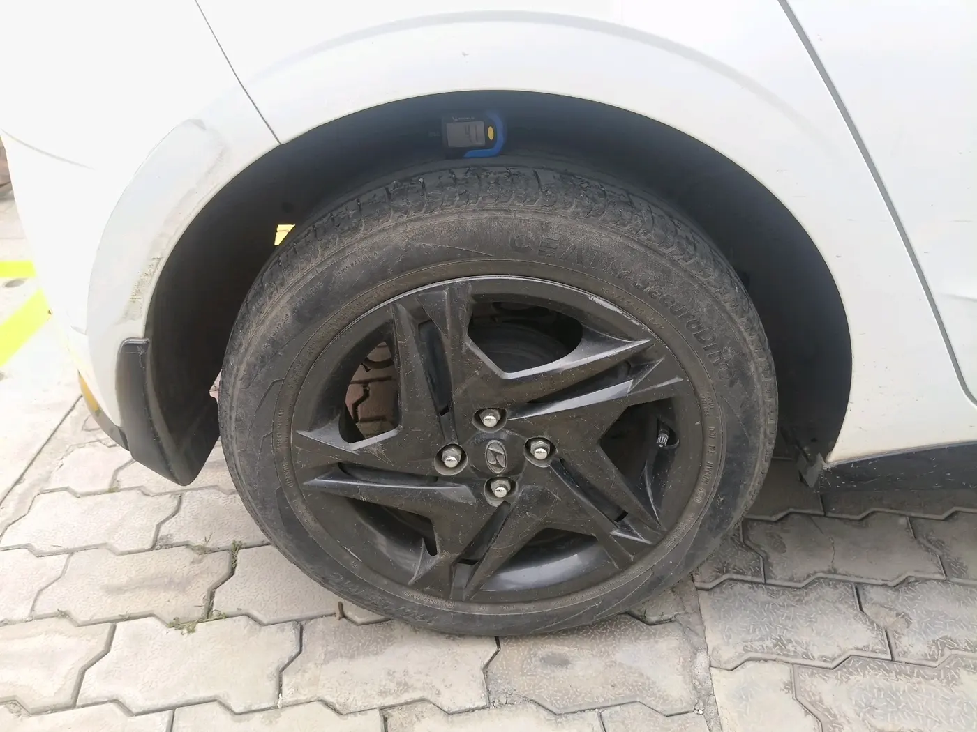 2020 Hyundai NEW I20 SPORTZ 1.2 AT, Petrol, Automatic, 40,960 km, tyre